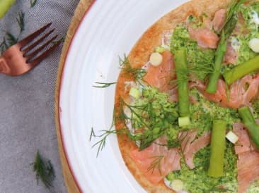 Tortizza con salmón y pesto casero