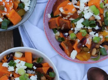 Zoete aardappelsalade met romige dressing