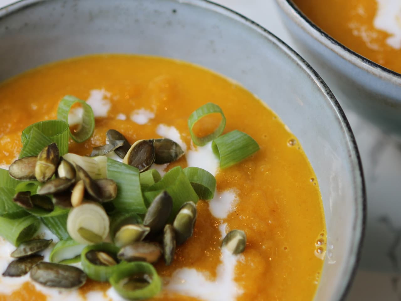 Sopa cremosa de zanahoria con leche de coco