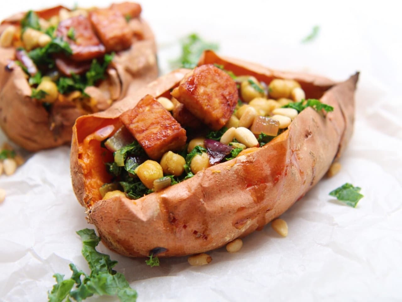 Gevulde zoete aardappel met Tempeh