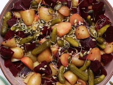 Beetroot salad with baby potatoes and creamy dressing