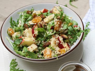 Kleurrijke quinoa salade met gegrilde aubergine