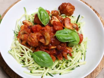 Spaghettis de courgettes aux boulettes de légumes