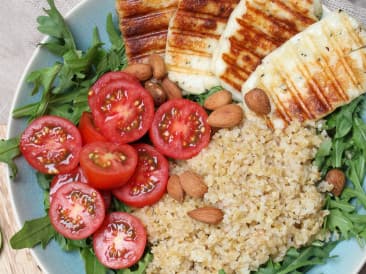 Colorful bowl with Halloum