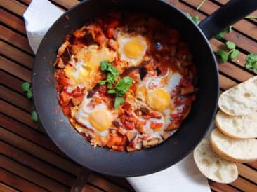 Shakshuka met feta en tomatensaus