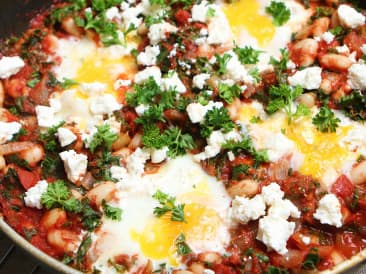 Shakshuka met witte bonen & boerenkool