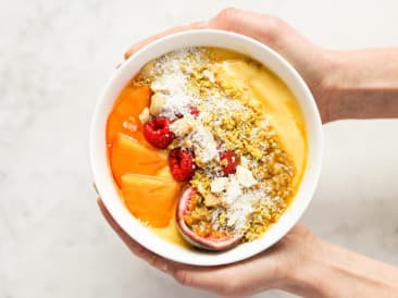 Mango smoothie bowl