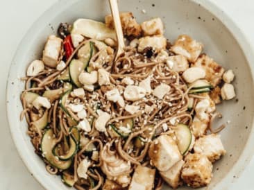 Easy Vegan wokschotel met tofu