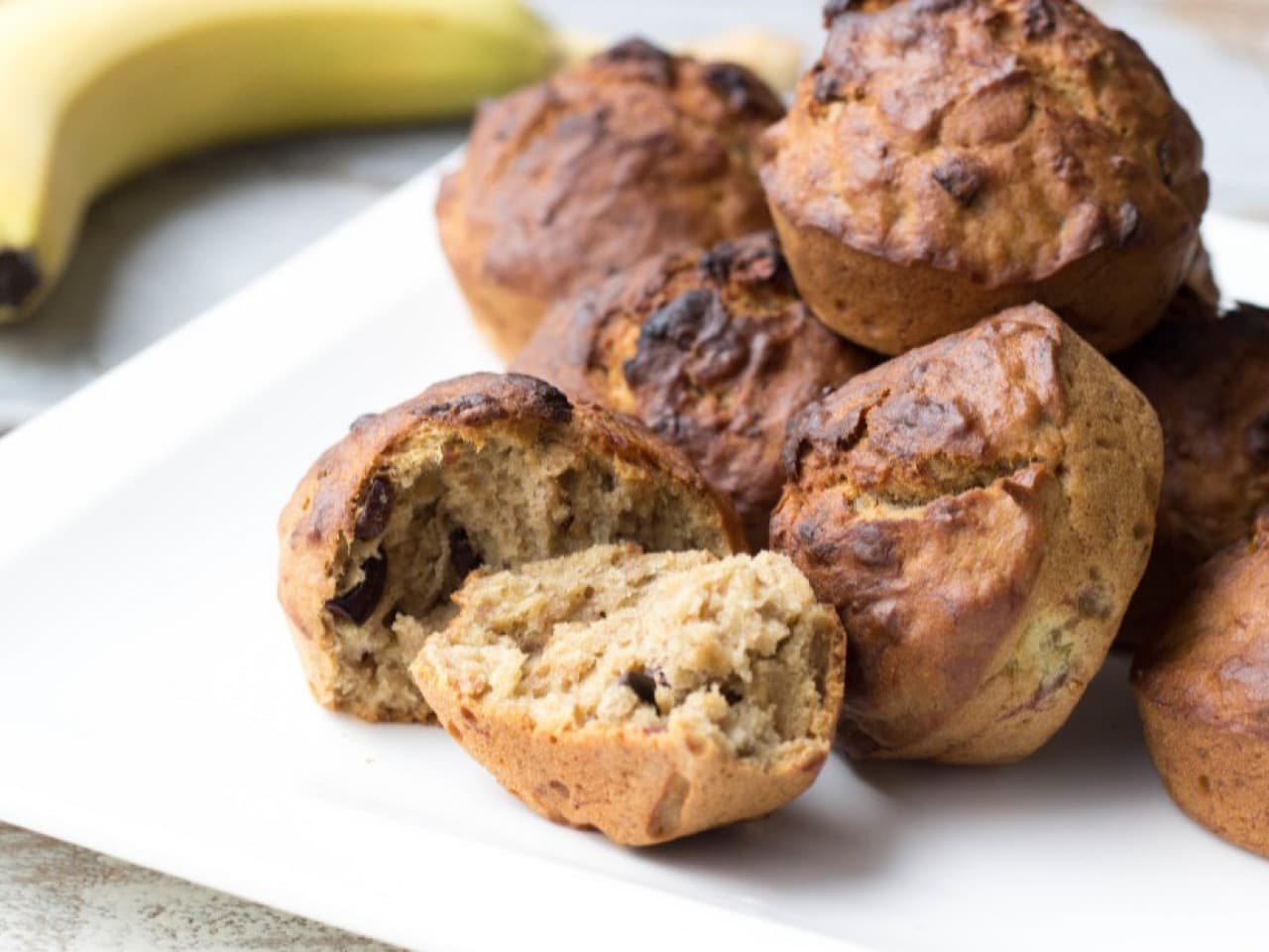 Muffins aux bananes végétaliens au chocolat