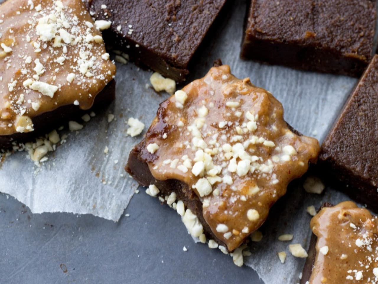 Brownies veganos con caramelo