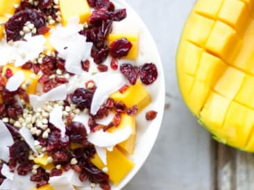 Tazón de superalimento de plátano y mango