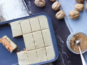 Vegan carrot cake with cashew cream