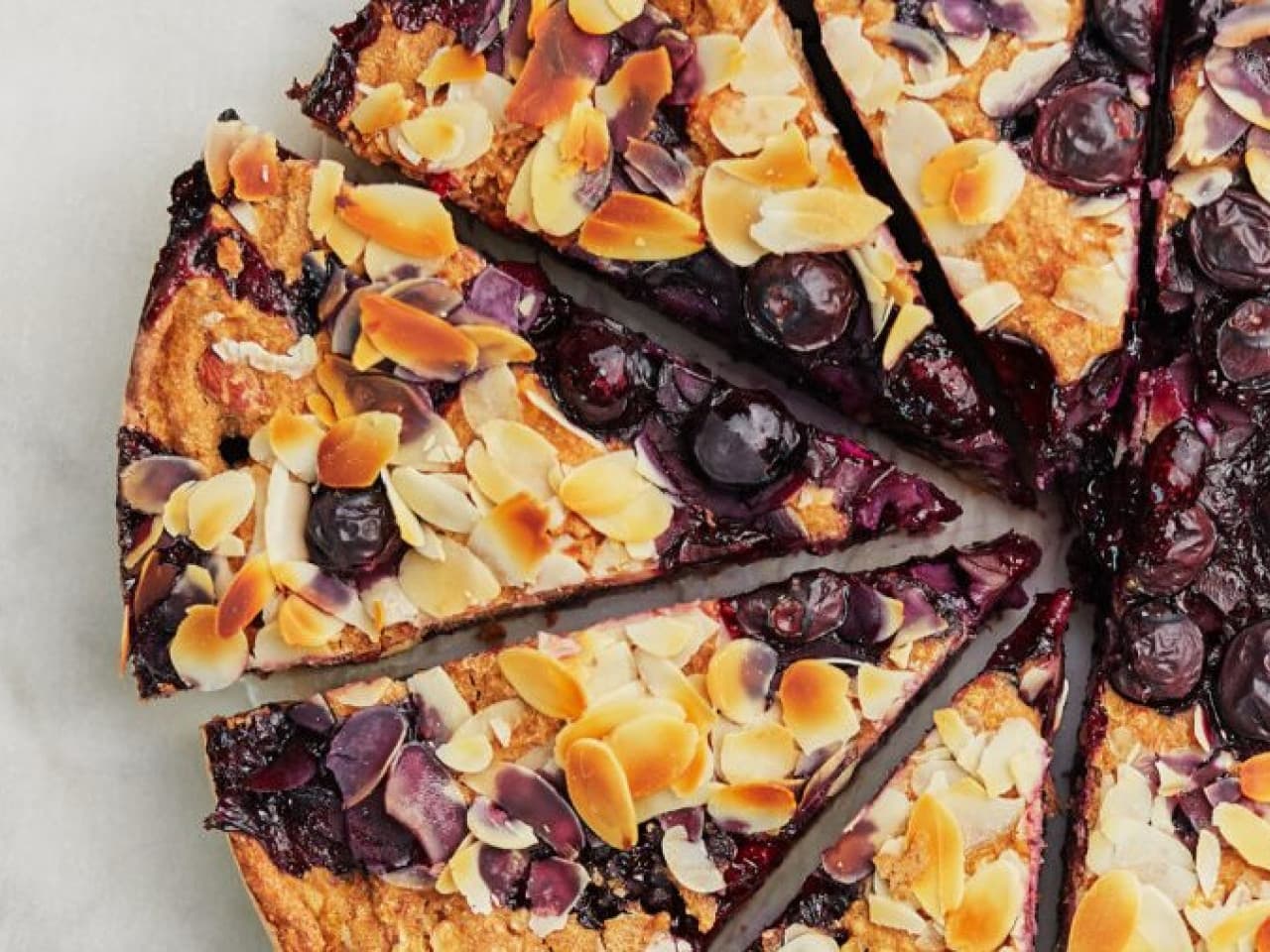 EINFACHER VEGAN FRÜHSTÜCKKUCHEN