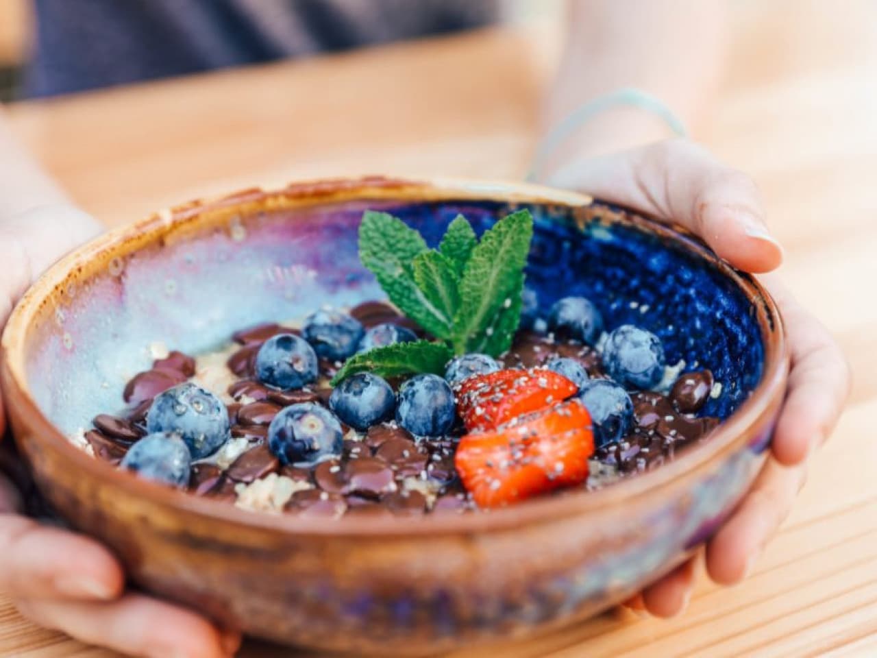 Avena con chocolate y arándanos