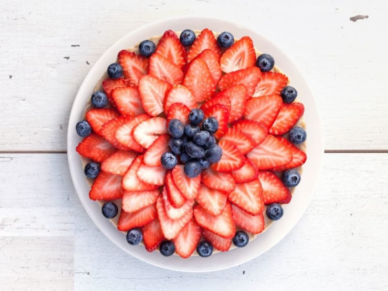 Vegan cheesecake met aardbeien