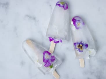 Helados con violetas tricolores