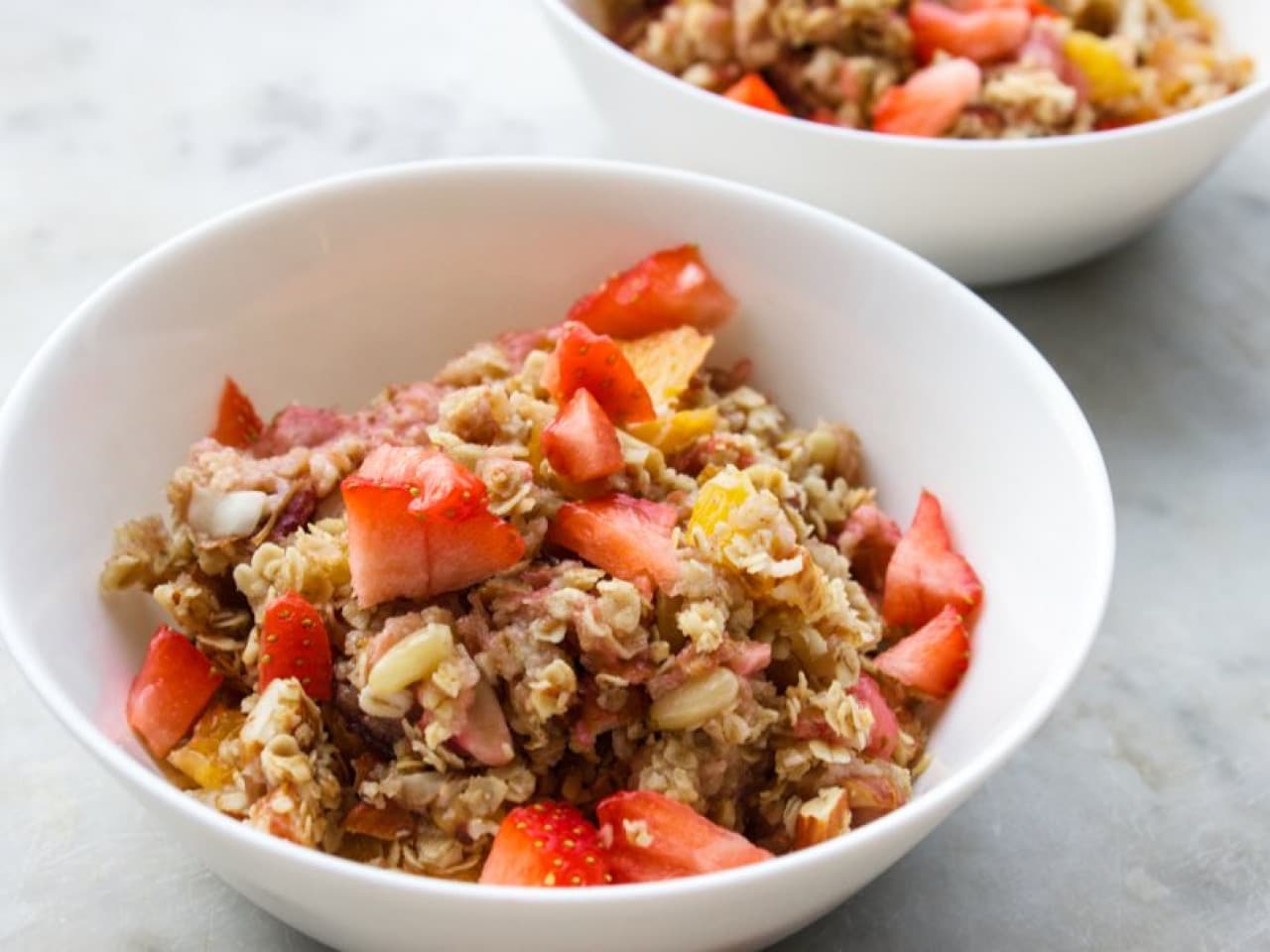 Crumble végétalien aux dattes et aux amandes