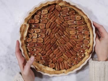 Festlicher veganer Kürbiskuchen mit Pekannüssen