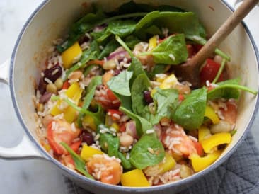 Chili sin carne with beans, spinach and corn