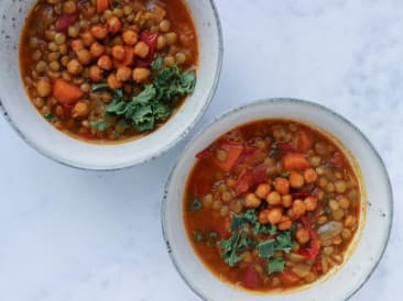 Soupe de lentilles aux pois chiches grillés