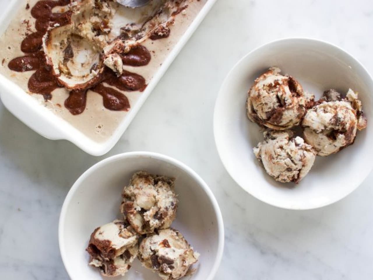 Recette de délicieuses glaces végétaliennes à la stracciatella