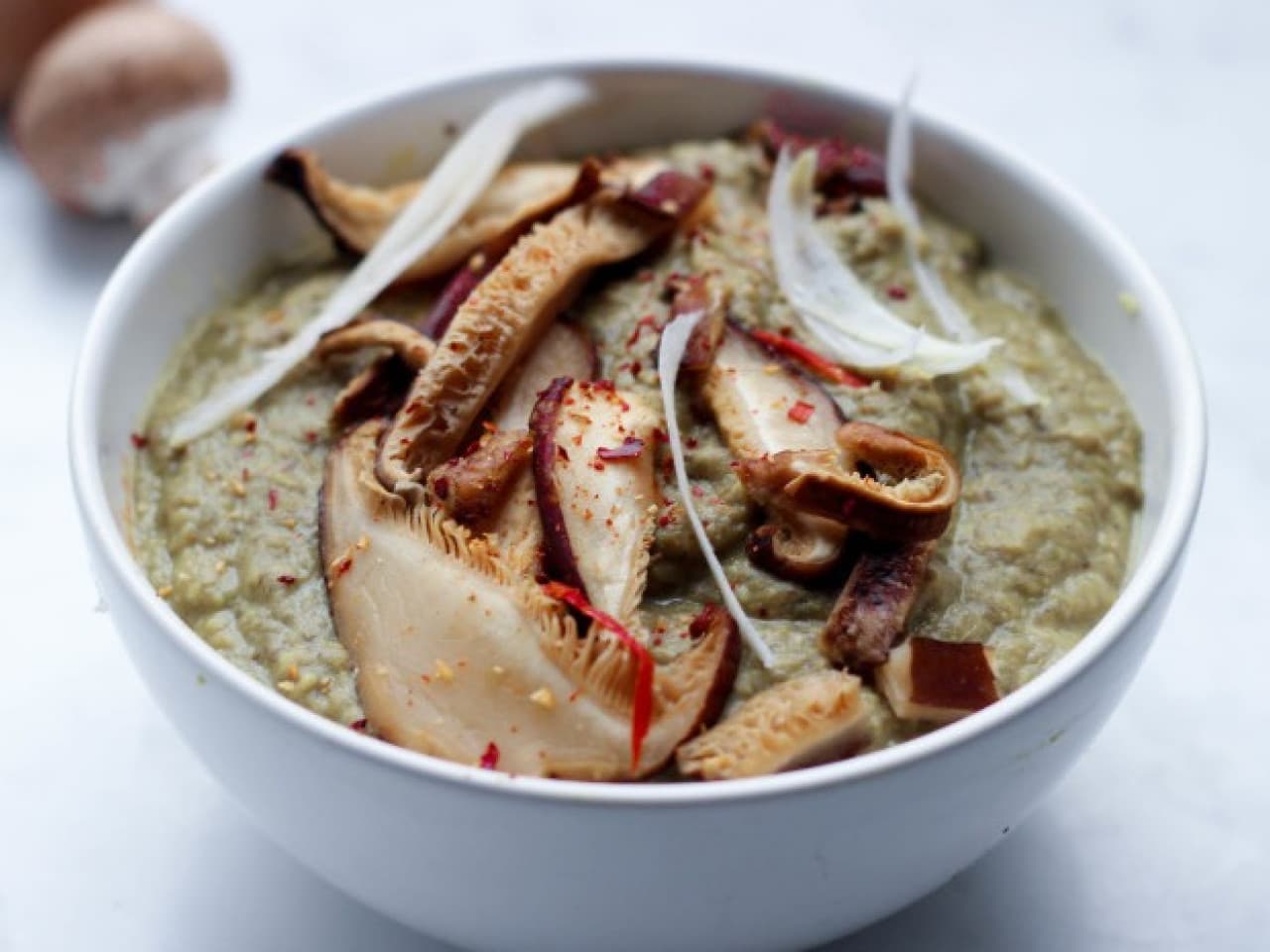 Soupe aux champignons végétalienne