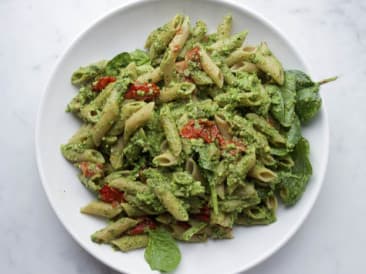Vegan pasta pesto with roasted tomatoes