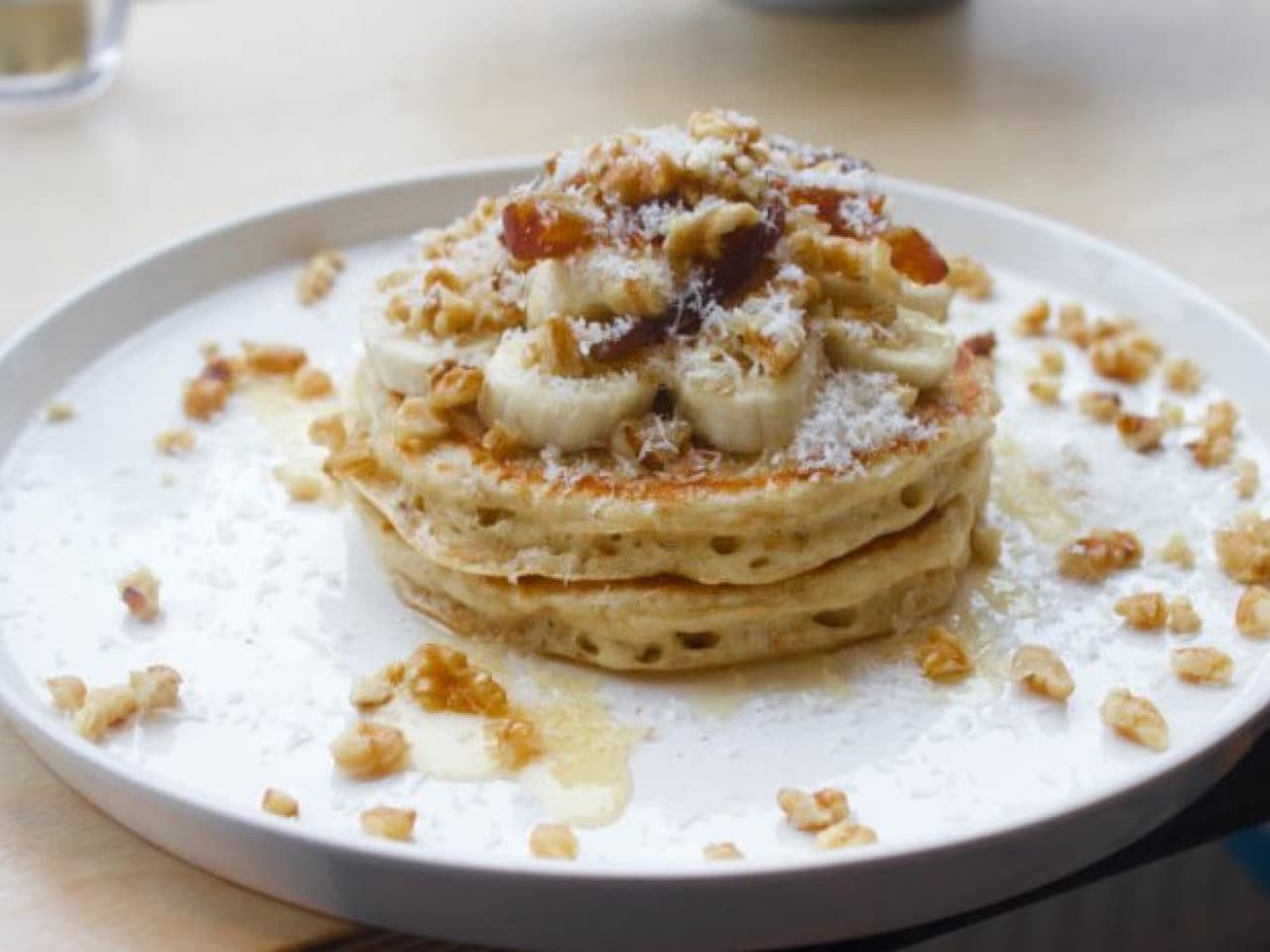 Fluffy vegan banana pancakes