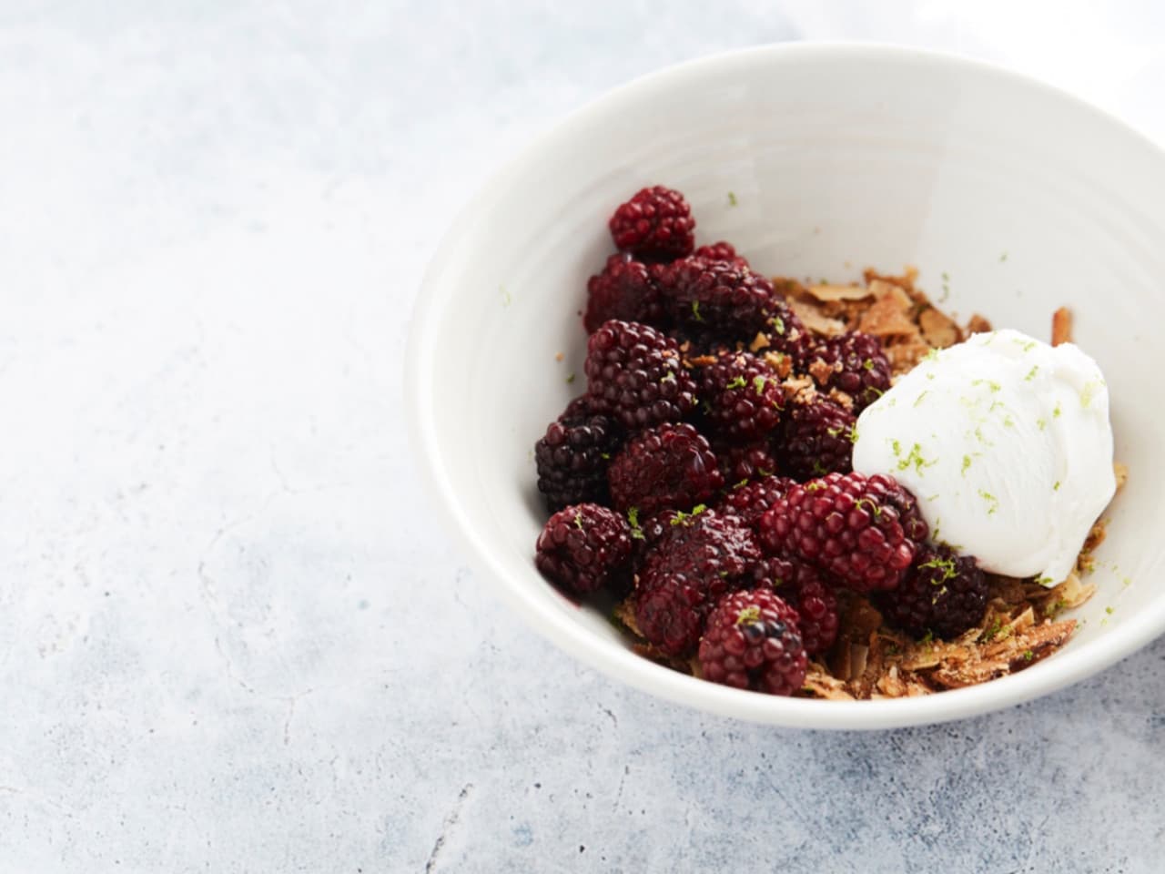 Crumble aux amandes et mûres