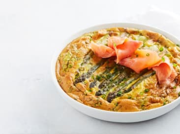 Quiche with smoked salmon and asparagus