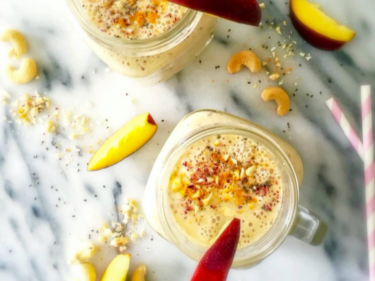 Smoothie aux pêches et à la crème