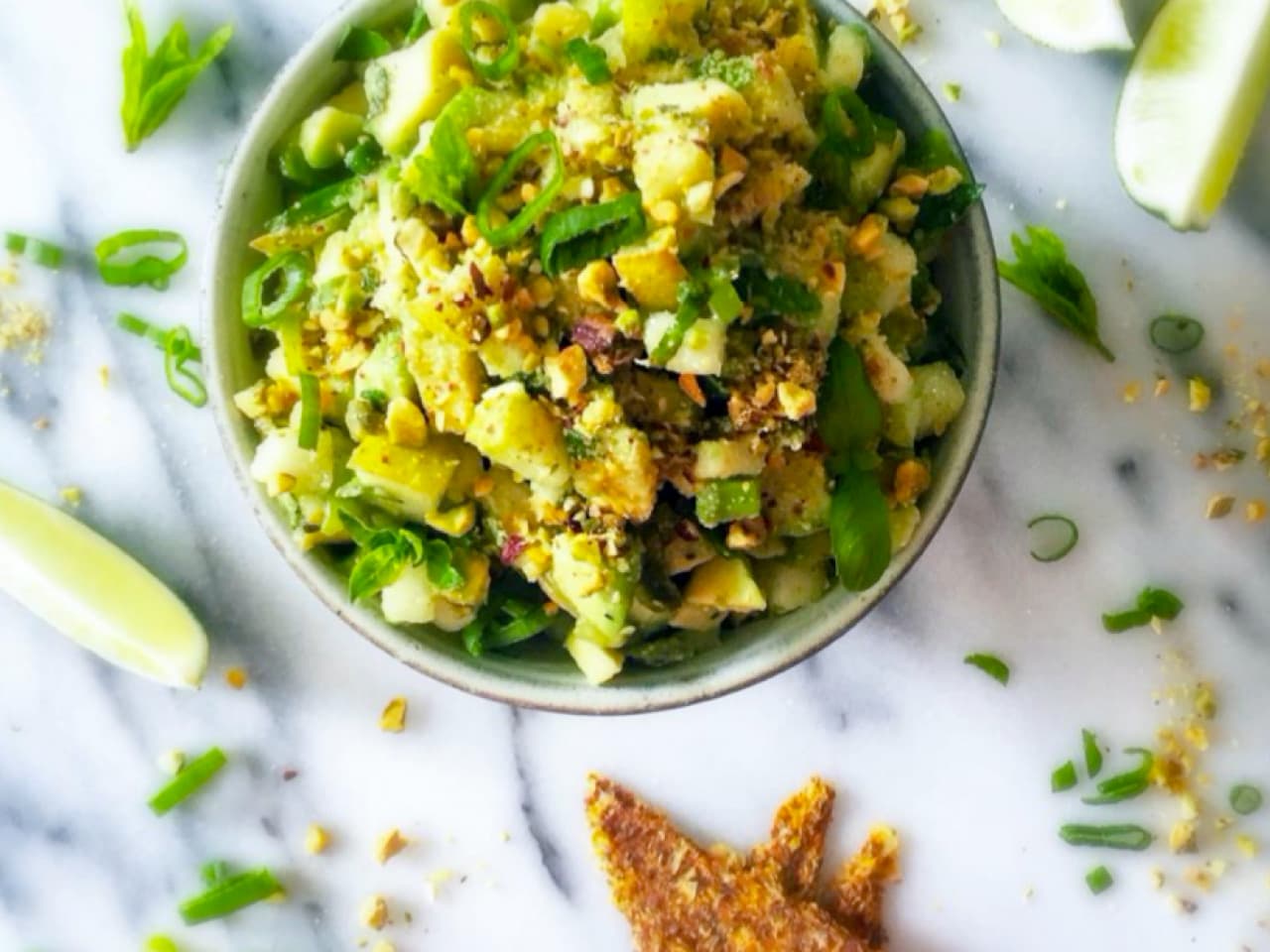 Avocadosalsa met Peer en Pistache
