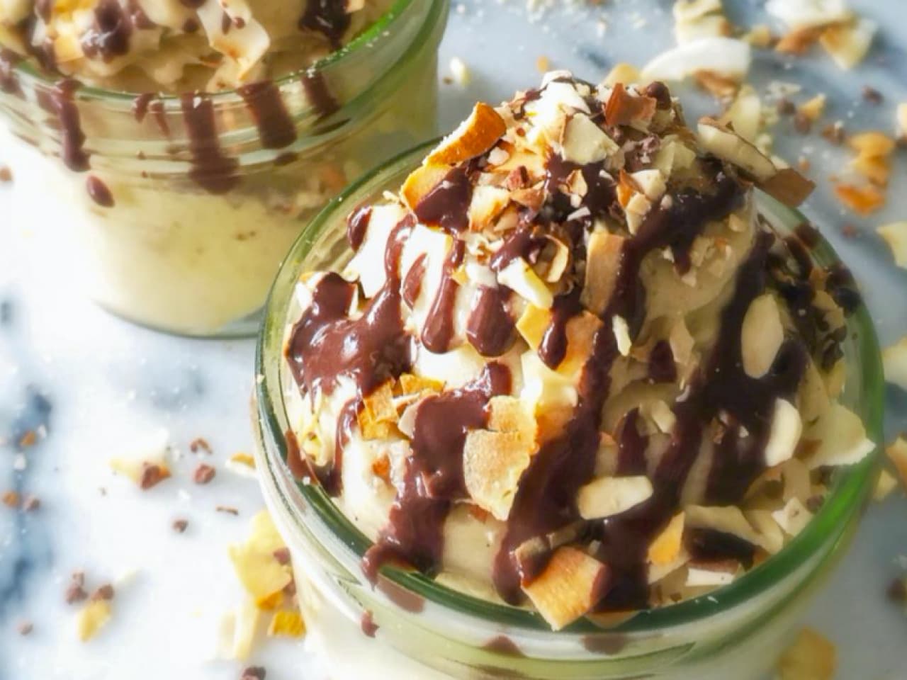 Helado de plátano con pasta de almendras