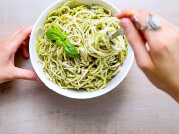 Zucchini pasta al Pesto