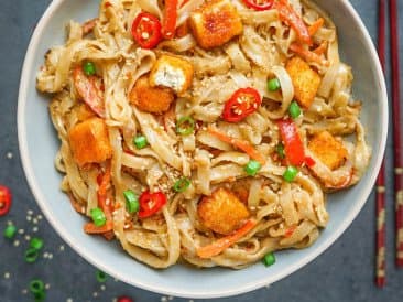 Spicy peanut noodles with crispy tofu