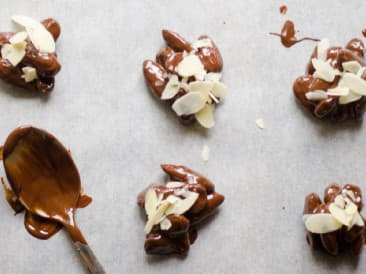 Almond and chocolate bites