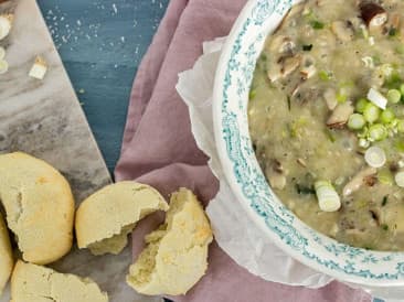 Ragoût de champignons des bois aux petits pains au tapioca