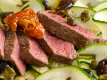 Steak salad with zucchini ribbons
