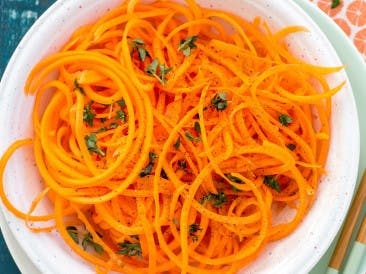 Carrot spaghetti with thyme