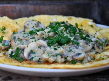 Pizza omelette with mushroom ragout