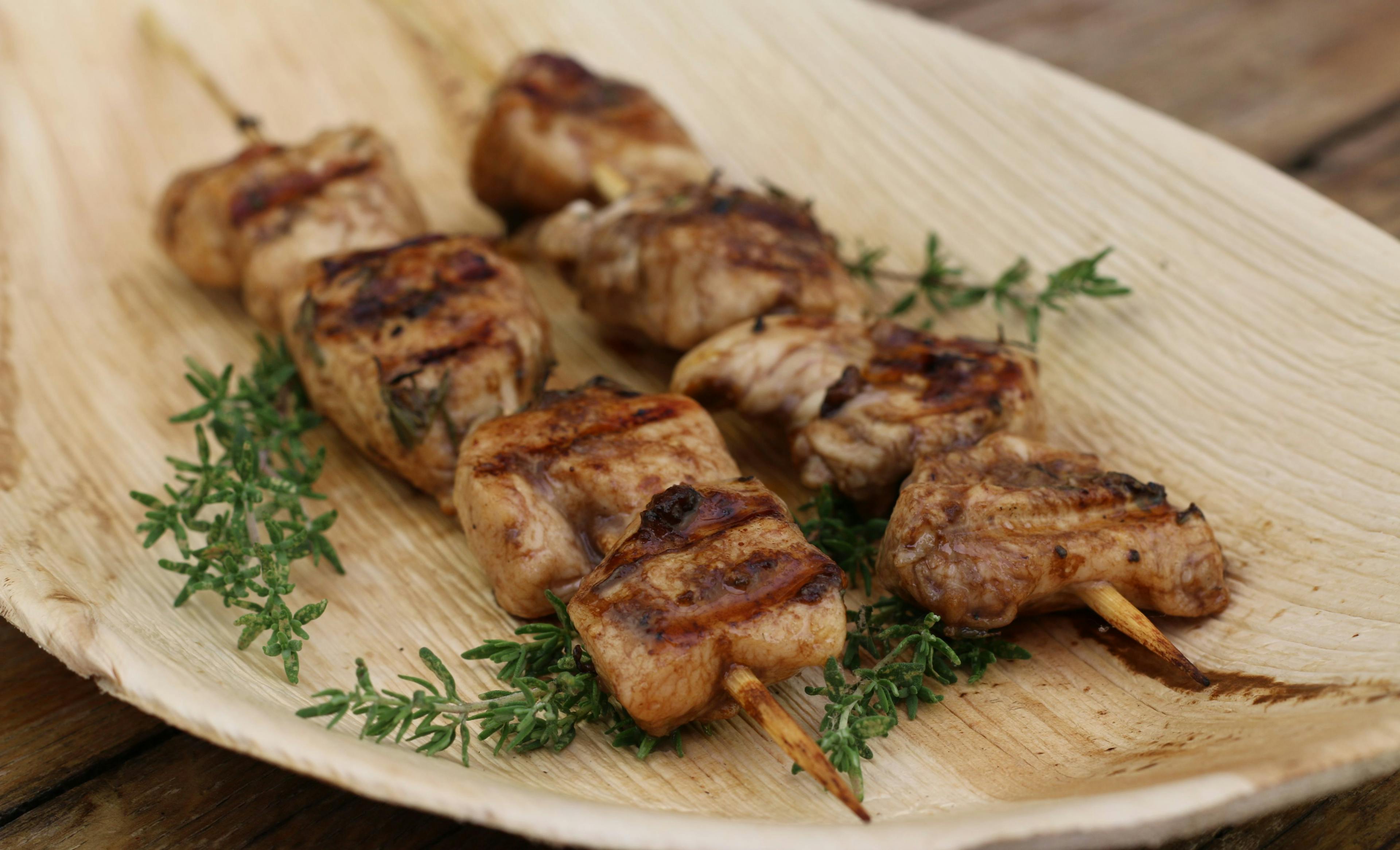 Chicken skewer with balsamic vinegar and thyme