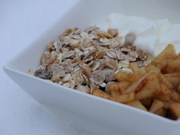 Baked oatmeal with apples and Greek yogurt