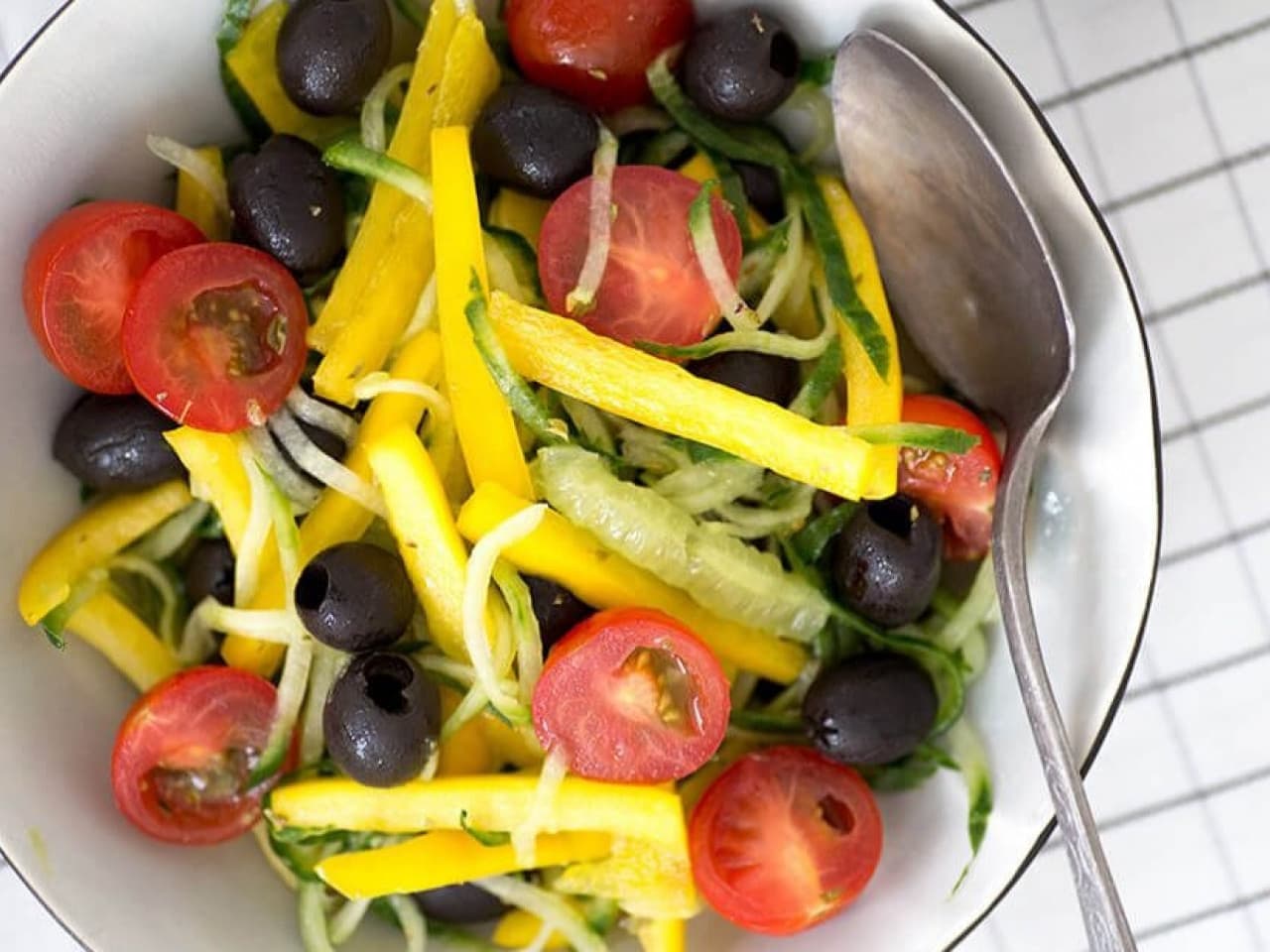 Zoodles griegos de pepino