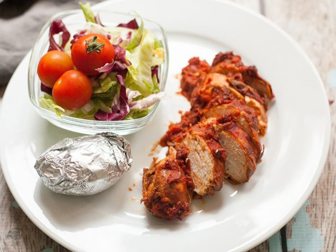 Pollo con tocino y salsa barbacoa de manzana