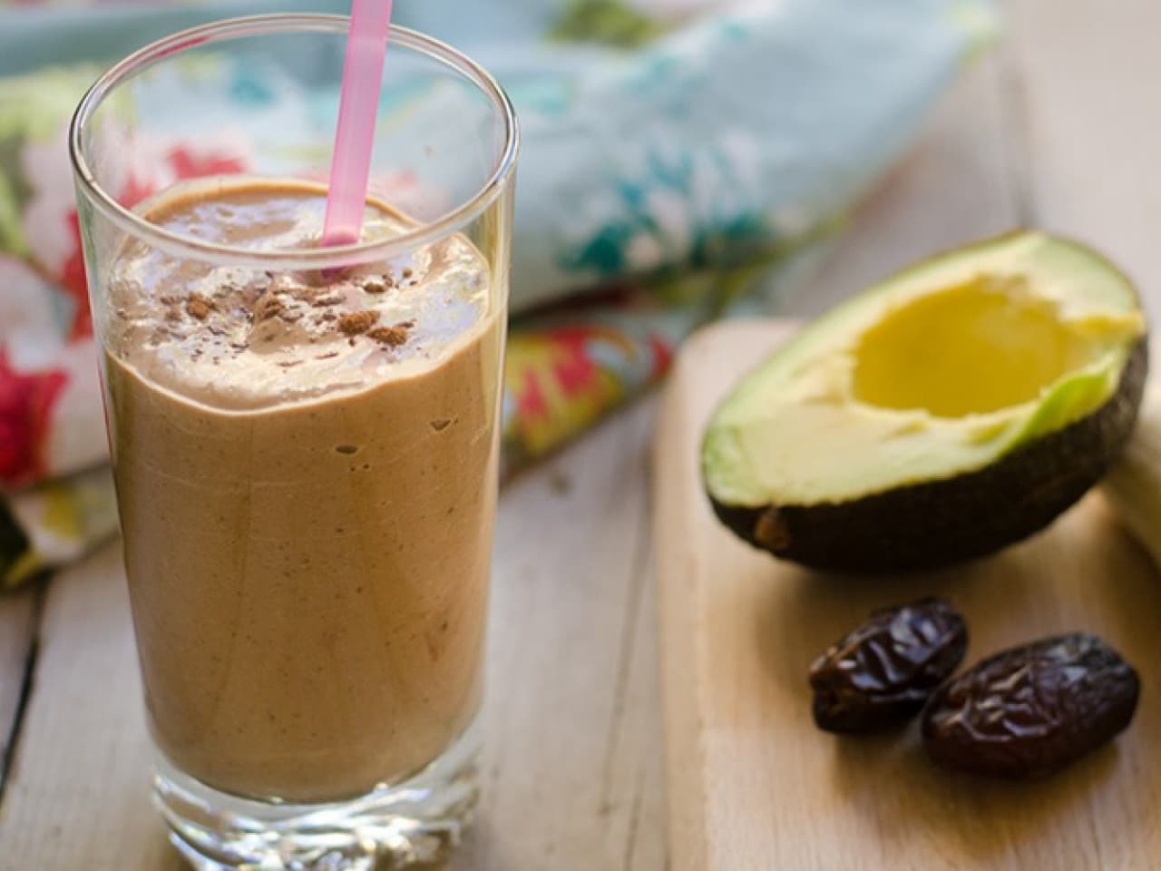 Batido de desayuno con chocolate y aguacate