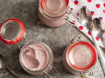 Paleo-Erdbeer-Panna-Cotta mit Minze