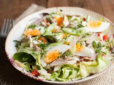 Paleo salad with mackerel