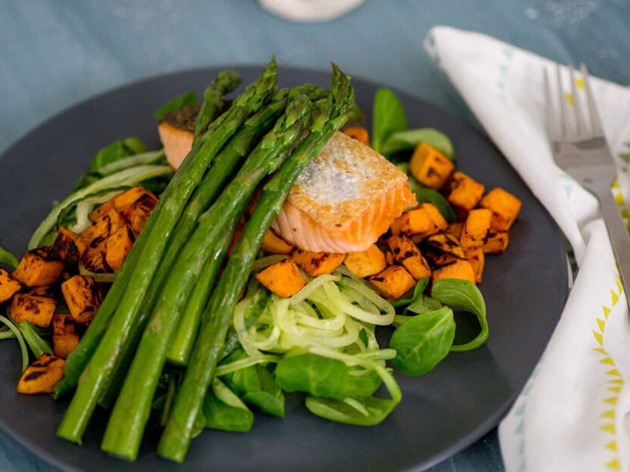 Salad with salmon and sweet potato