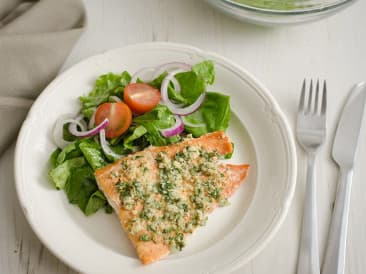 Lachs mit Kräuterkruste und Spinatsalat
