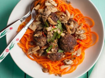 Carrot Spaghetti with Meatballs and Brown Mushrooms